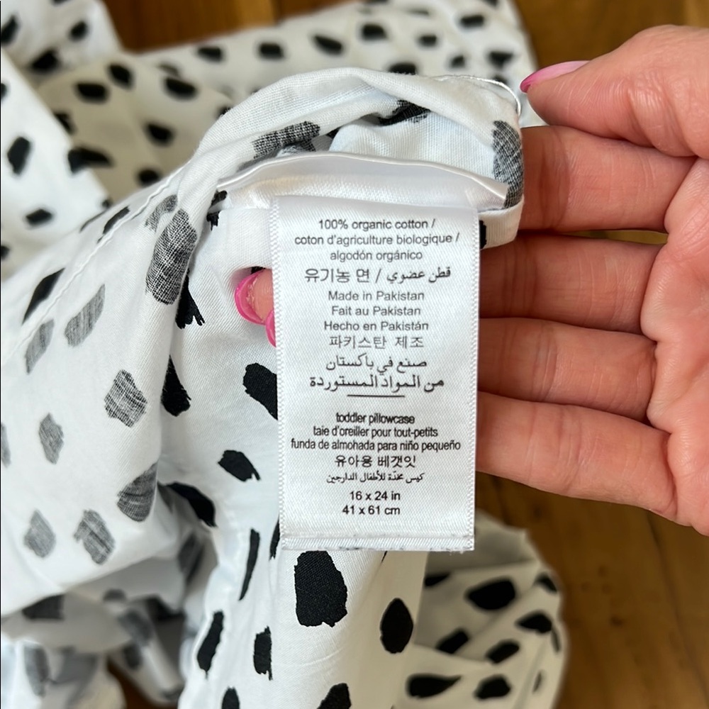 Pottery Barn Kids Modern Black and White Polka Dot Toddler Sheet Set - Picture 3 of 3